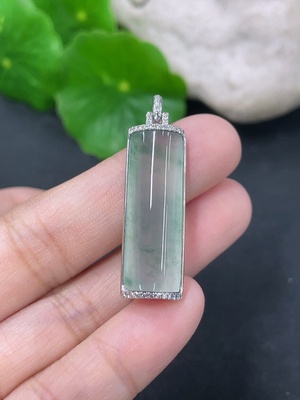 F46551758 翡翠无事牌镶嵌吊坠 18k金镶 配镶钻石 货品总重约5.52g
