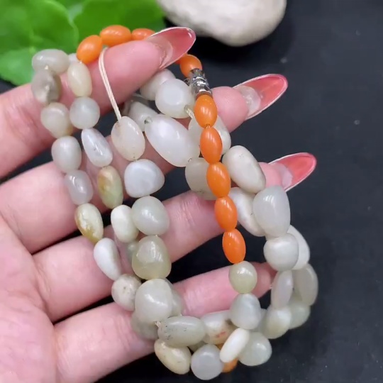 H34063490 Hetian Jade Bead Necklace, Undetermined Skin Color Origin, Containing Other Mineral Components, Accompanying Beads Not Hetian Jade, Total Weight Approximately 48.5g, Non-Gold