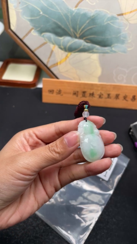 F34023971 Jadeite Gourd Pendant Total Weight Approx. 13.09g (Including Rope Weight)