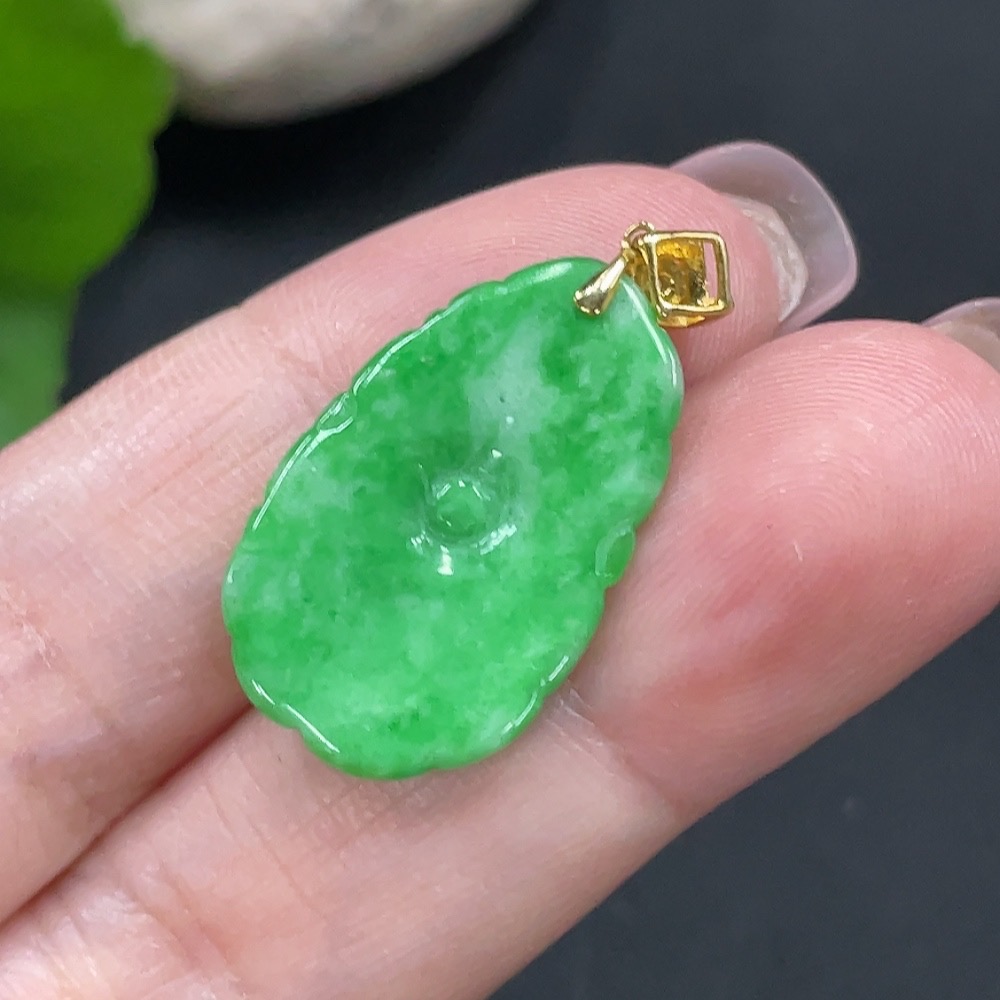 F20305246 Jadeite Lotus Leaf Pendant with 18K Gold Clasp, Total Weight 2.254g