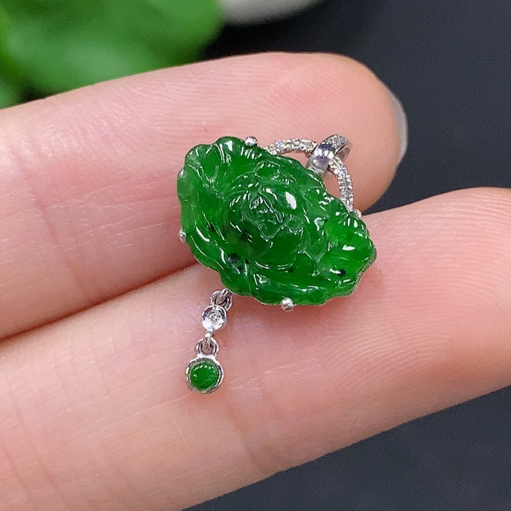 F29392683 Jadeite Inlaid Pendant 18K Gold Total Weight Approx. 1.3g