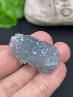F45351759 翡翠貔貅挂件 货品总重约9g