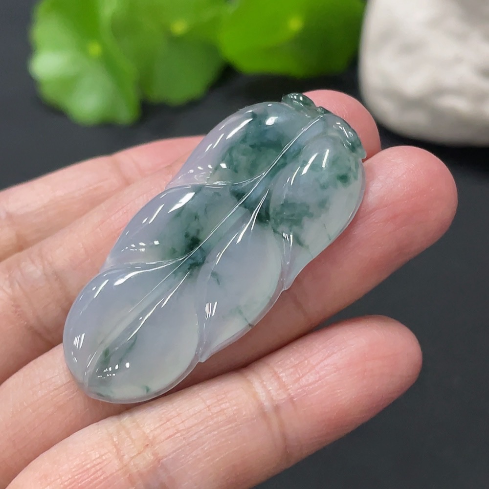 F24772857 Jadeite Leaf Pendant, Approx. 7.95g