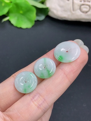F42970877 翡翠挂件一手走