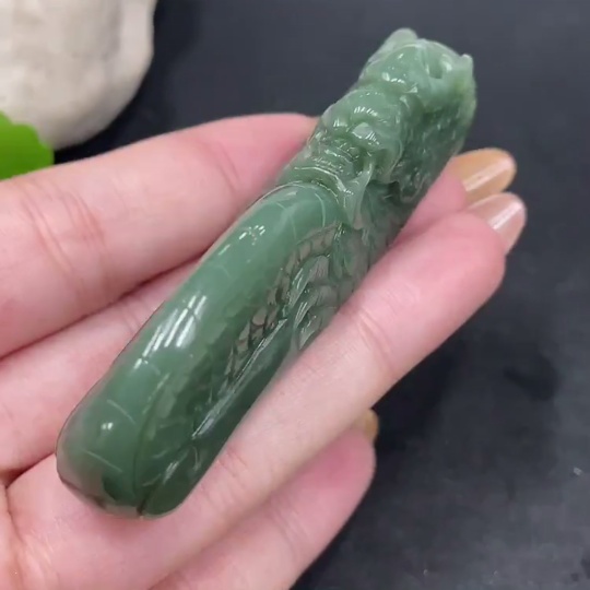 H32705101 Hetian Jade Pendant - The Dragon Roams the World