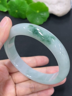 F41934213 翡翠正圈手镯 圈口56.7mm 货品总约重53.49g