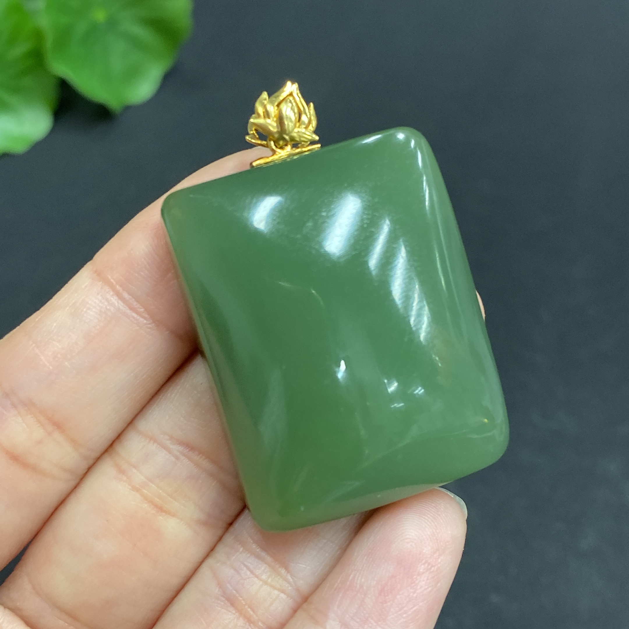 H22439257 Hetian Jade Pendant, Plain Pendant with 18k Gold Clasp, Total Weight Approx. 29g