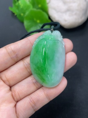 F46551006 翡翠挂件福瓜 货品总约重 含绳30.13g