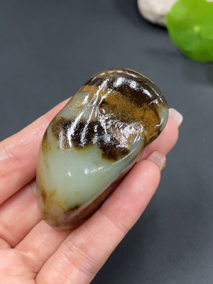 H23656252 Hetian Jade, undetermined cause of skin color, total weight about 68.2g