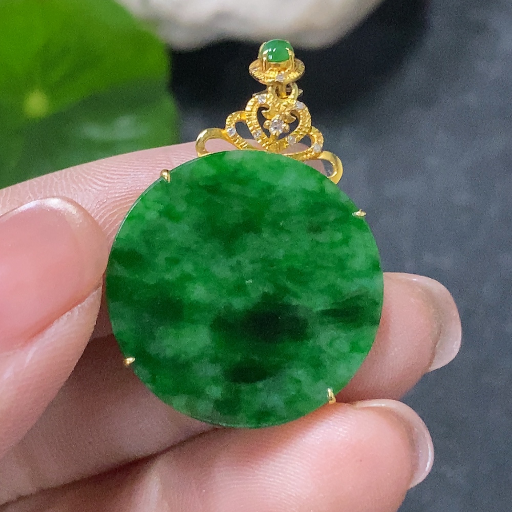F34075869 Jadeite Plain Pendant with 18k Gold and Diamond Accents, Total Weight Approx. 2.58g (Contains Other Mineral Components)