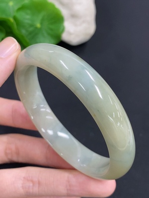 F46602763 翡翠正圈手镯 圈口58.3 货品总重约47.9克