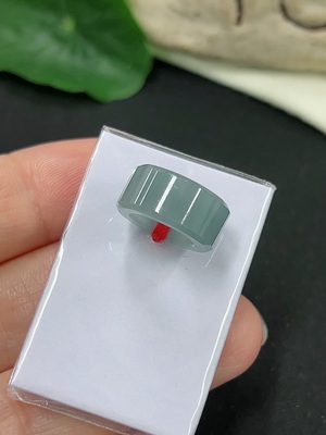 F46545087 翡翠挂件 货品总重约3克（含底托重）