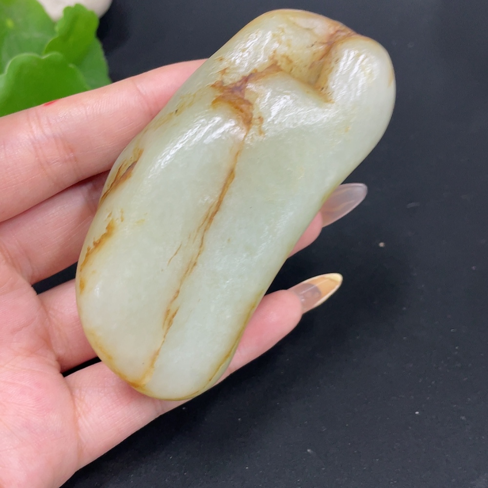 H30490644 Hetian Jade, total weight approx. 179.5g, undetermined skin color origin, contains other mineral components