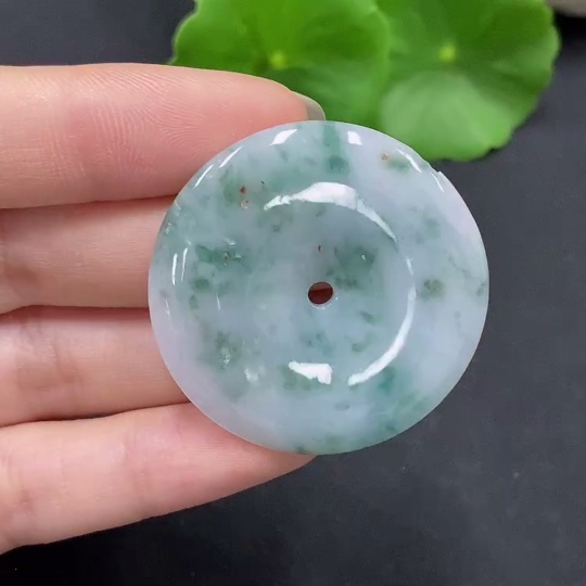 F28279051 Jadeite Peace Knot Pendant Total Weight: Approx. 15.53g