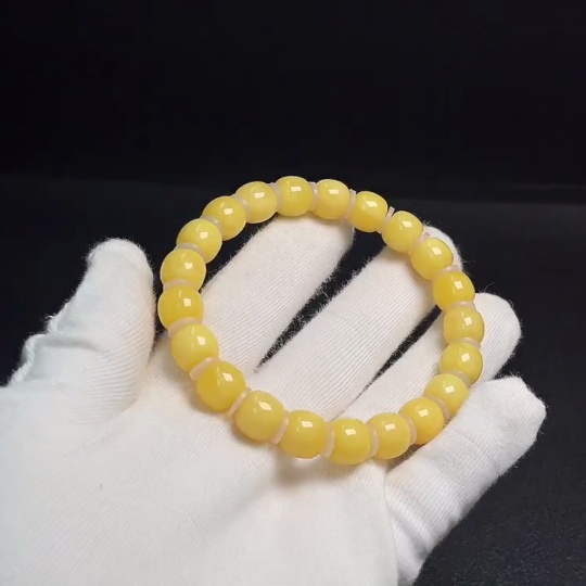C30511672 Amber Beeswax Bracelet Approx. 9.6mm Total Weight Approx. 12.03g
