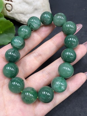 H33842071 非洲翠（独龙玉）手串  卡13.7mm左右  货品总重约58g
