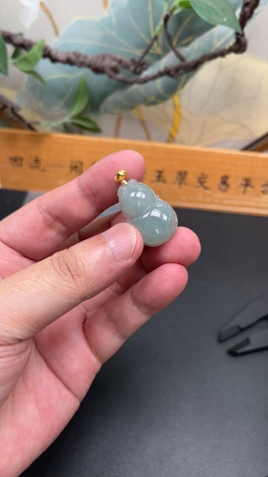 F34962137 Jadeite Gourd Pendant Non-Gold Inlaid Total Weight Approximately 5.6g