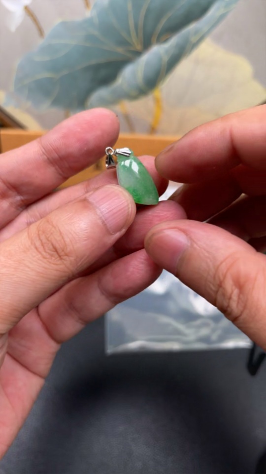 F28287162 Jadeite Auspicious Longevity Pendant Total Weight: Approx. 1.7g (Non-Gold Inlaid)