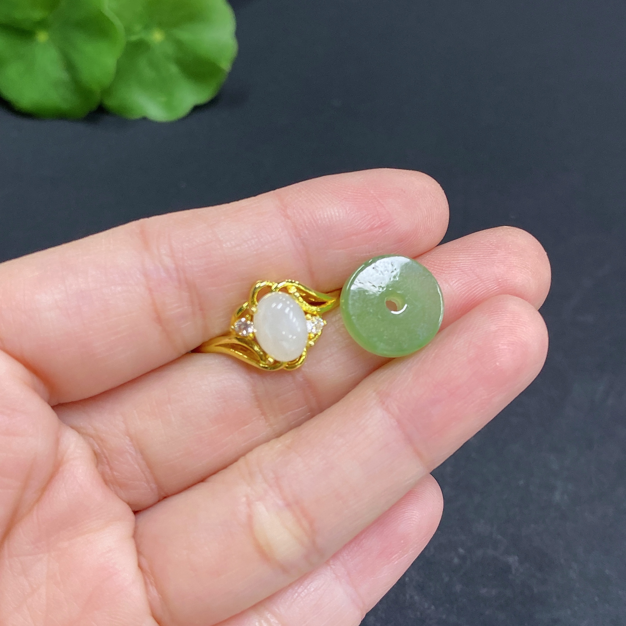 H33903899 African Emerald (Dulong Jade) Inlaid Pendant