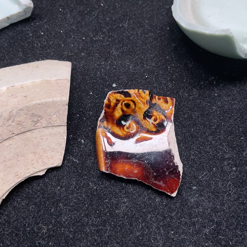 W25842679 High ancient colored glaze ceramic fragment (actual size prevails)