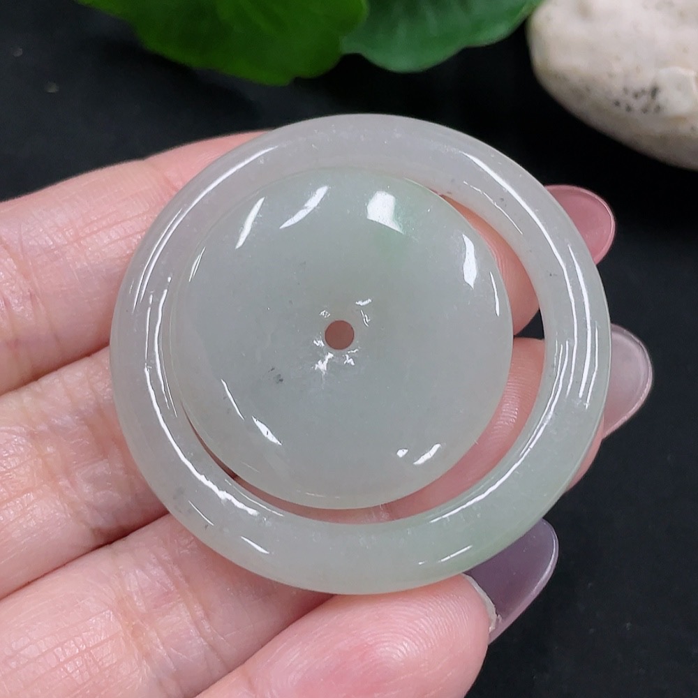 F34982938 Jadeite Mother-and-Child Button Pendant, Total Weight Approximately 15.6g