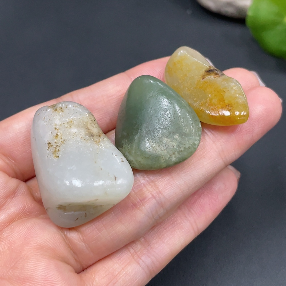 H23605557 Hetian Jade, undetermined origin of skin color, total weight approximately 39.9g