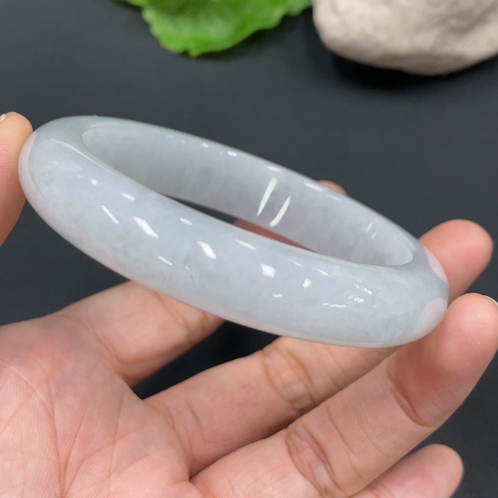 F22448936 Jadeite Round Bracelet Size 56.3 Total Weight 57.901g