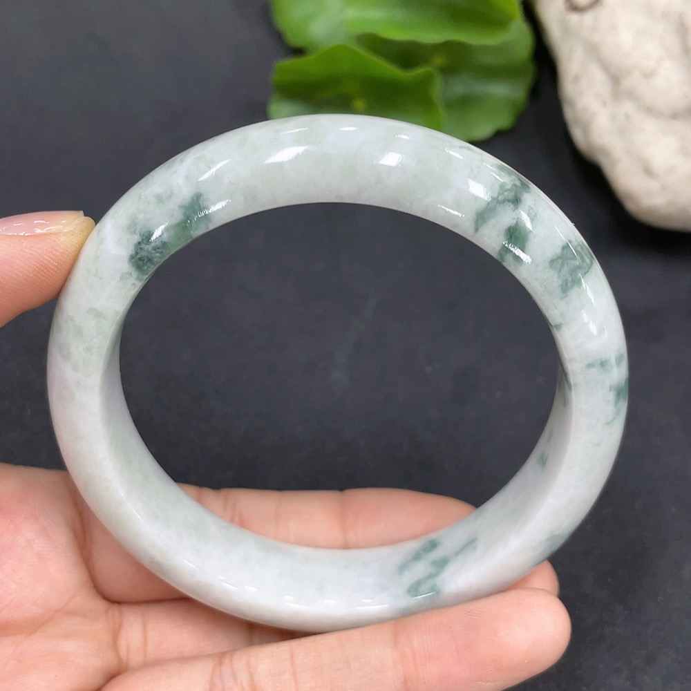 F17898423 Jadeite Regular Bangle, Loop Size 58.7, Containing Other Mineral Components, Total Weight 67.922g