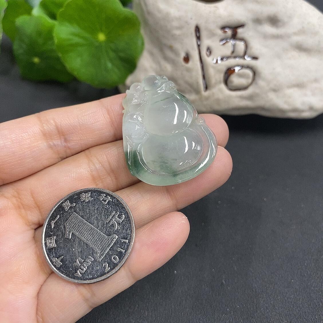 F1028405 JadeitePendant with Veins/Cracks