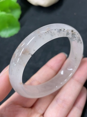 H42067543 非洲翠（独龙玉） 正圈手镯    圈口51.5      货品总重约35.1g