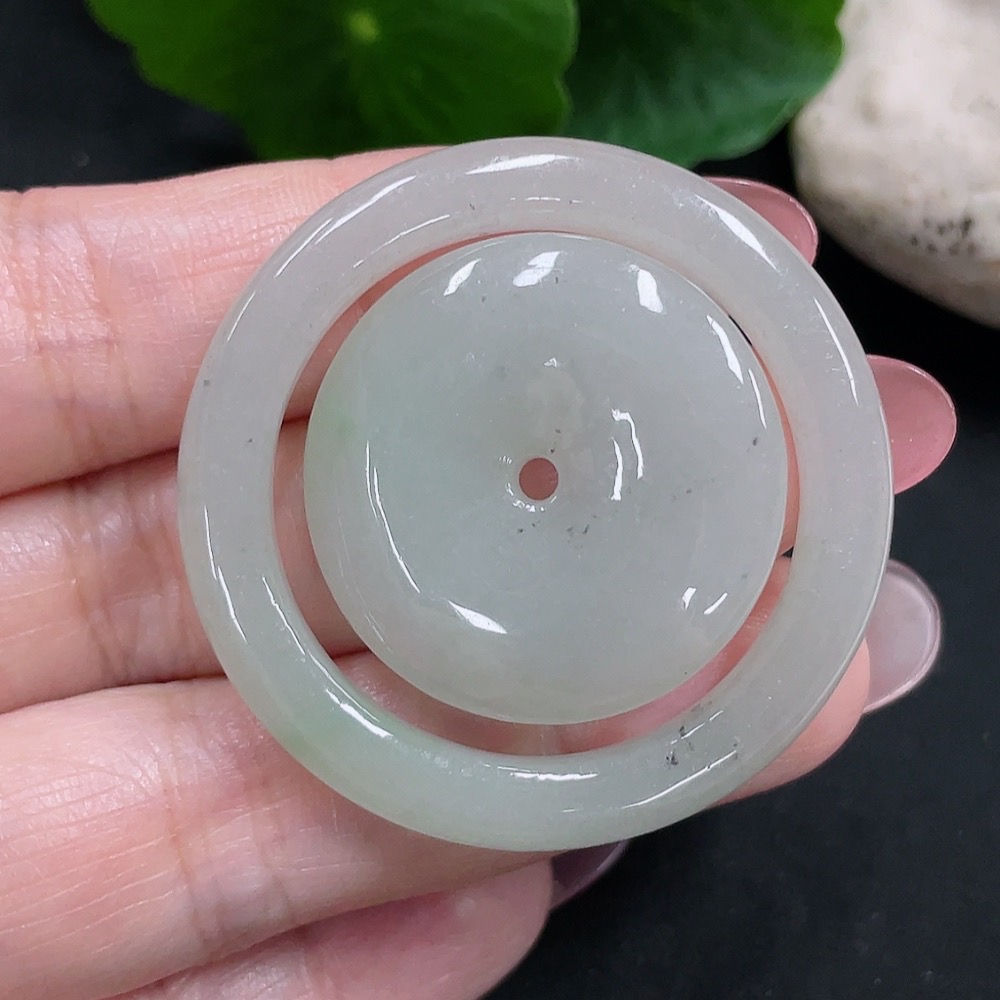 F34982938 Jadeite Mother-and-Child Button Pendant, Total Weight Approximately 15.6g