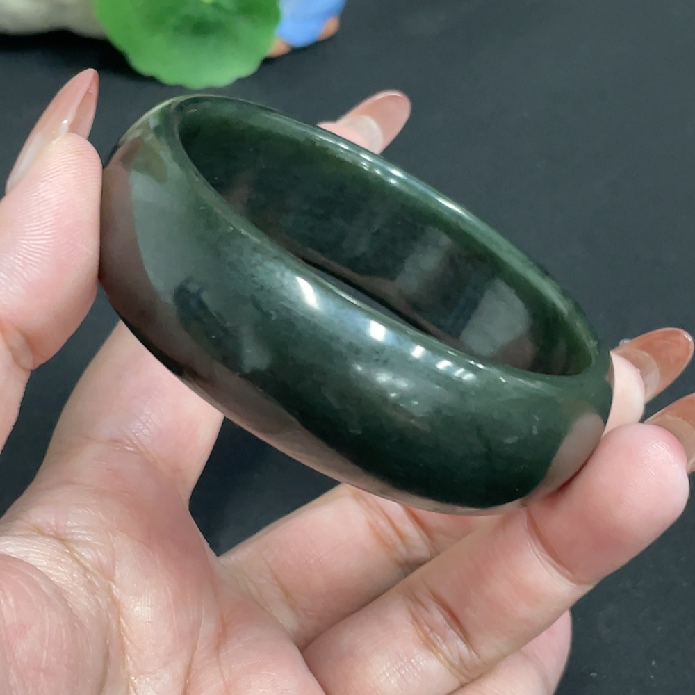H35118380 Hetian Jade Regular Round Bracelet Size 61.1 Total Weight Approx. 72.6g