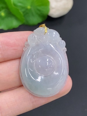F46555334 翡翠福贝挂件 18k金扣头 货品总重量约8.8克