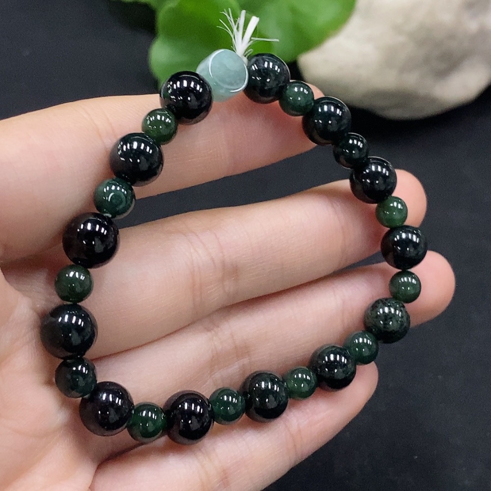 F34028582 Jadeite Bracelet 8.2/5.6mm Approx. Total Weight 15.4g