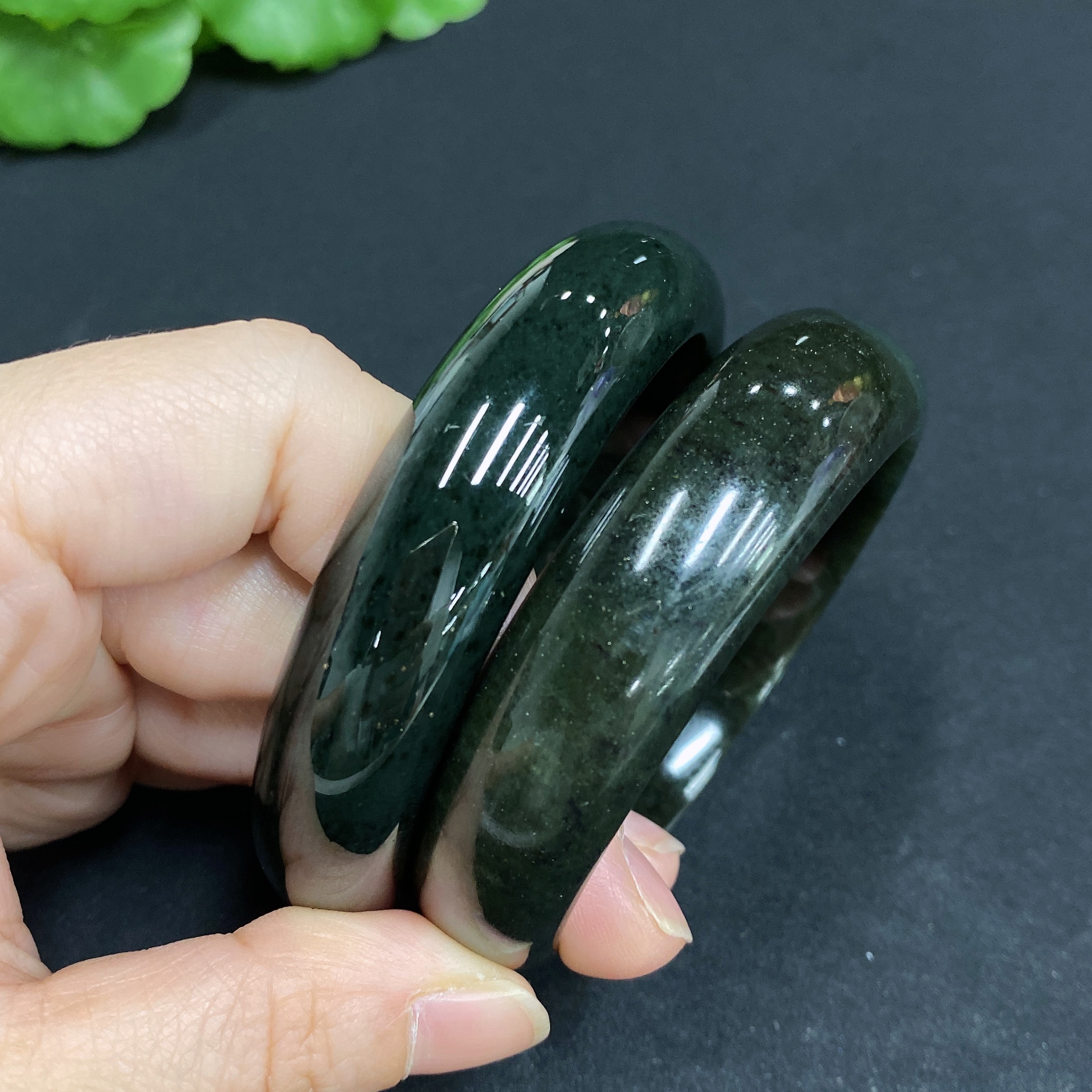 H34015196 Hetian Jade Round Bracelet Size 55.7/57.4 Total Weight Approx. 103.3g