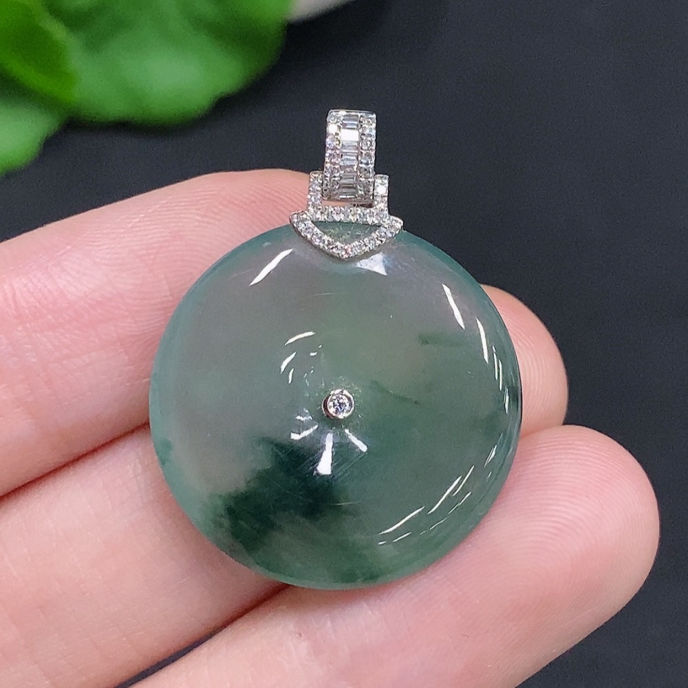 F33876742 Jadeite Safety Buckle with 18K Gold Clasp, Total Weight Approx. 6g, Diamond Accents