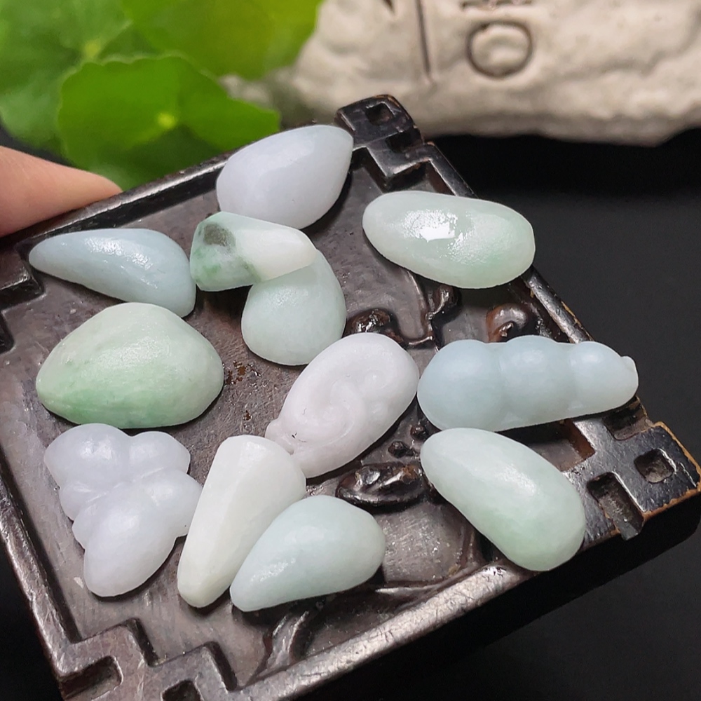 F34978428 Jadeite Rough Pendants Sell as a Lot