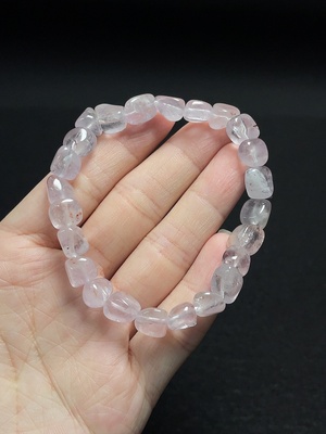 C43117848 水晶手串 颜色成因未定 可见有机物 货品总重约16.4g 卡7.3mm左右