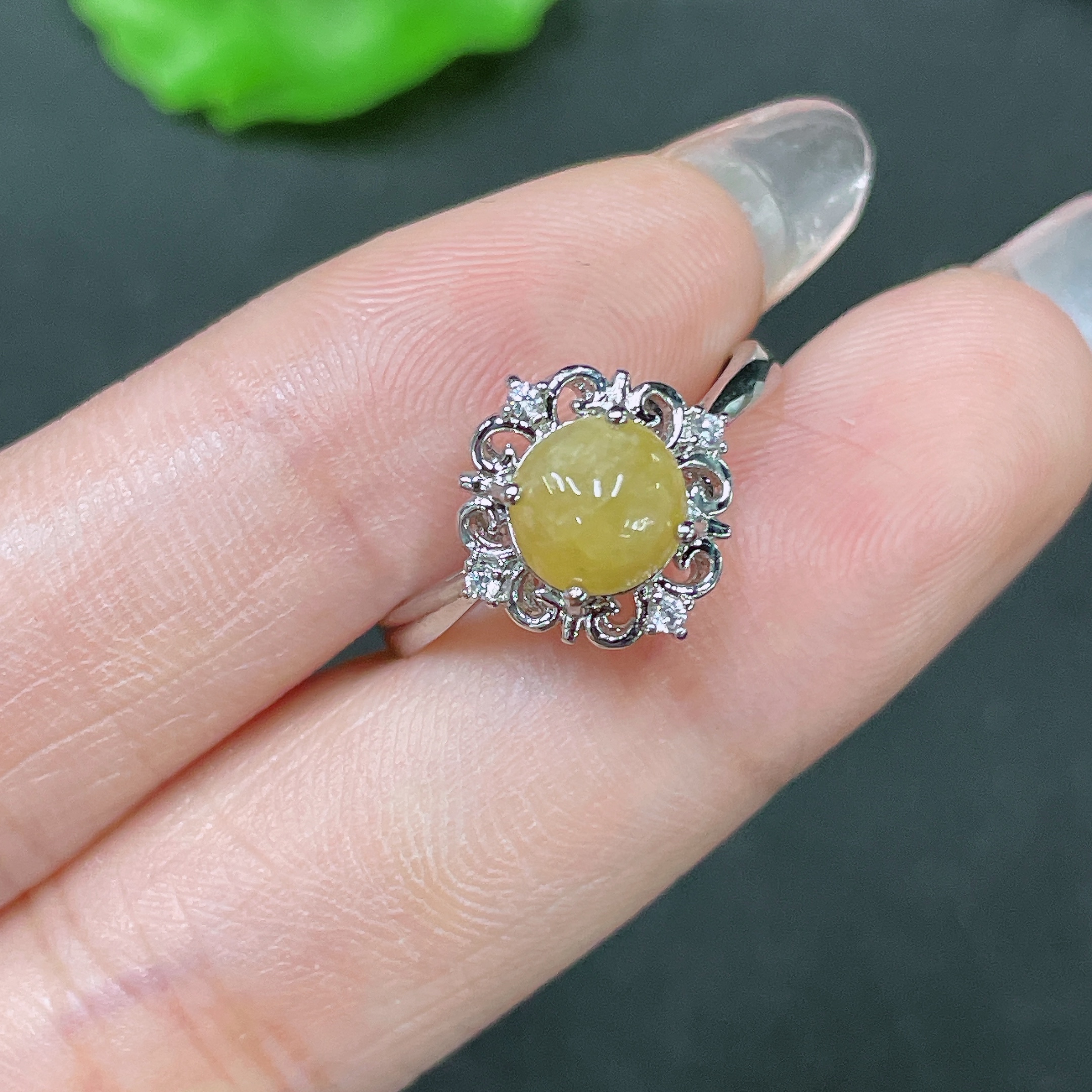 F34021871 Jadeite inlay piece Non-gold Adjustable Color origin undetermined Total weight approx. 2g