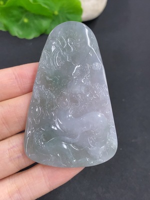 F39600448 翡翠龙腾天下挂件 货品总重量约33克