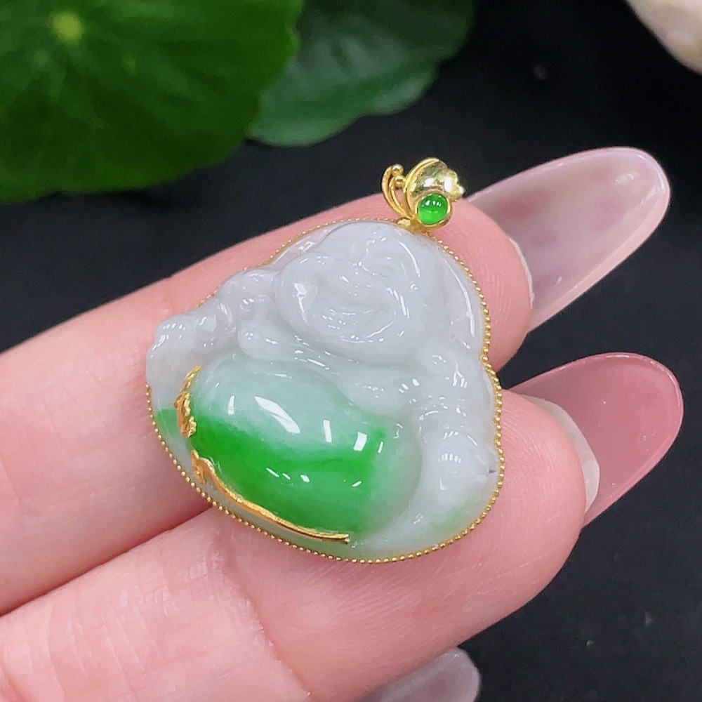 F34013877 Jadeite Buddha Pendant with 18K Gold Clasp, Main Body Contains 58% Gold, Total Weight Approximately 4.44g
