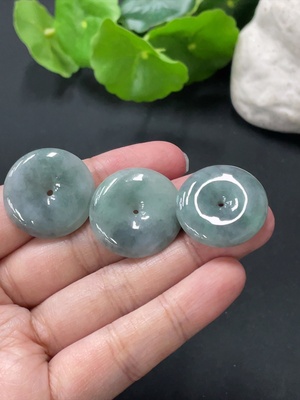 F33875320 Jadeite Peace Knot Pendant