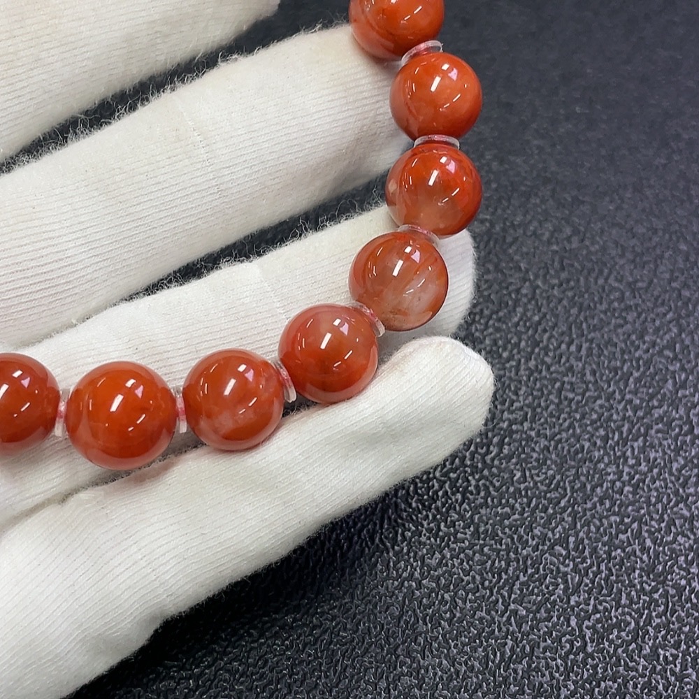 C31578315 South Red Agate Bracelet approx. 10.9mm total weight approx. 36.95g visible organic matter