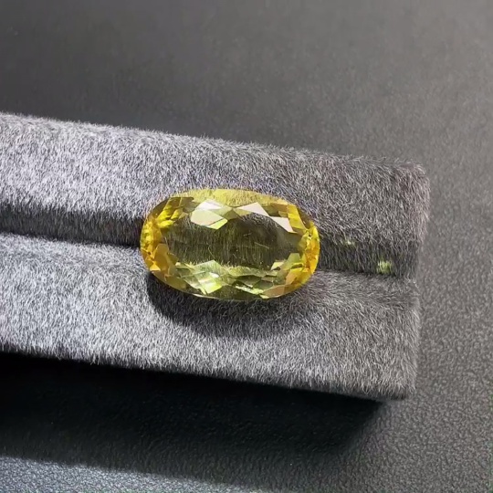 C22535912 Crystal Rough Stone Total Weight Approx. 21.94 Carats
