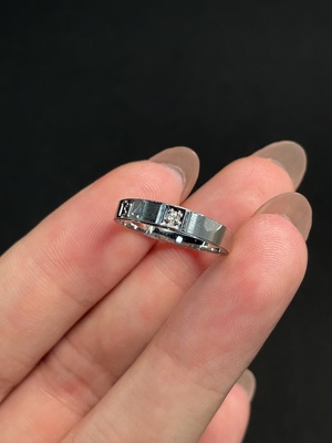 Z42962553 钻石戒指  18K金  D0.01ct  货品总重约1.05克   圈口12