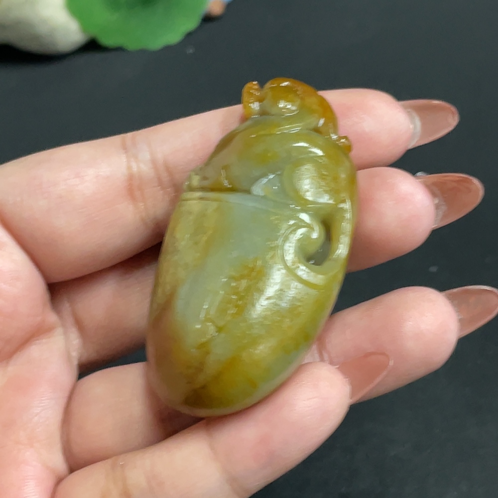 H34004887 Hetian Jade Pendant, Auspicious Beast, Total Weight Approx. 52.2g, Undetermined Skin Color Origin