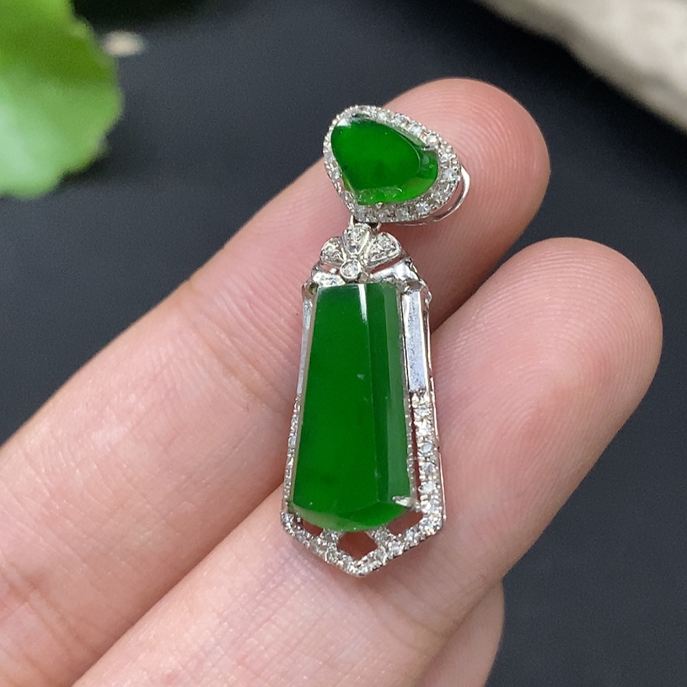 F27121691 Jadeite Plain Pendant Pendant with 18k Gold Mount, Total Weight Approx. 2.26g