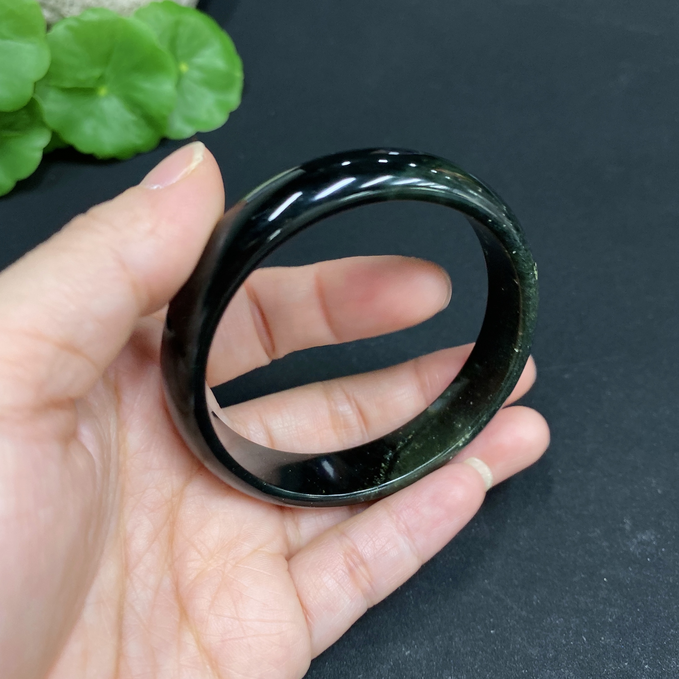 H34015074 Hetian Jade Round Bracelet Size 55.6/53.4 Total Weight Approx. 80.6g