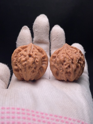 W36229661 Walnut, total weight approx. 29.95g, size approx. 32.2mm