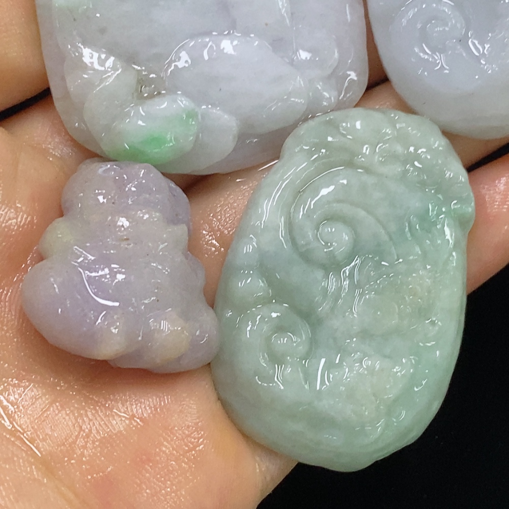 F34948915 Jadeite Rough Pendants Sell as a Lot
